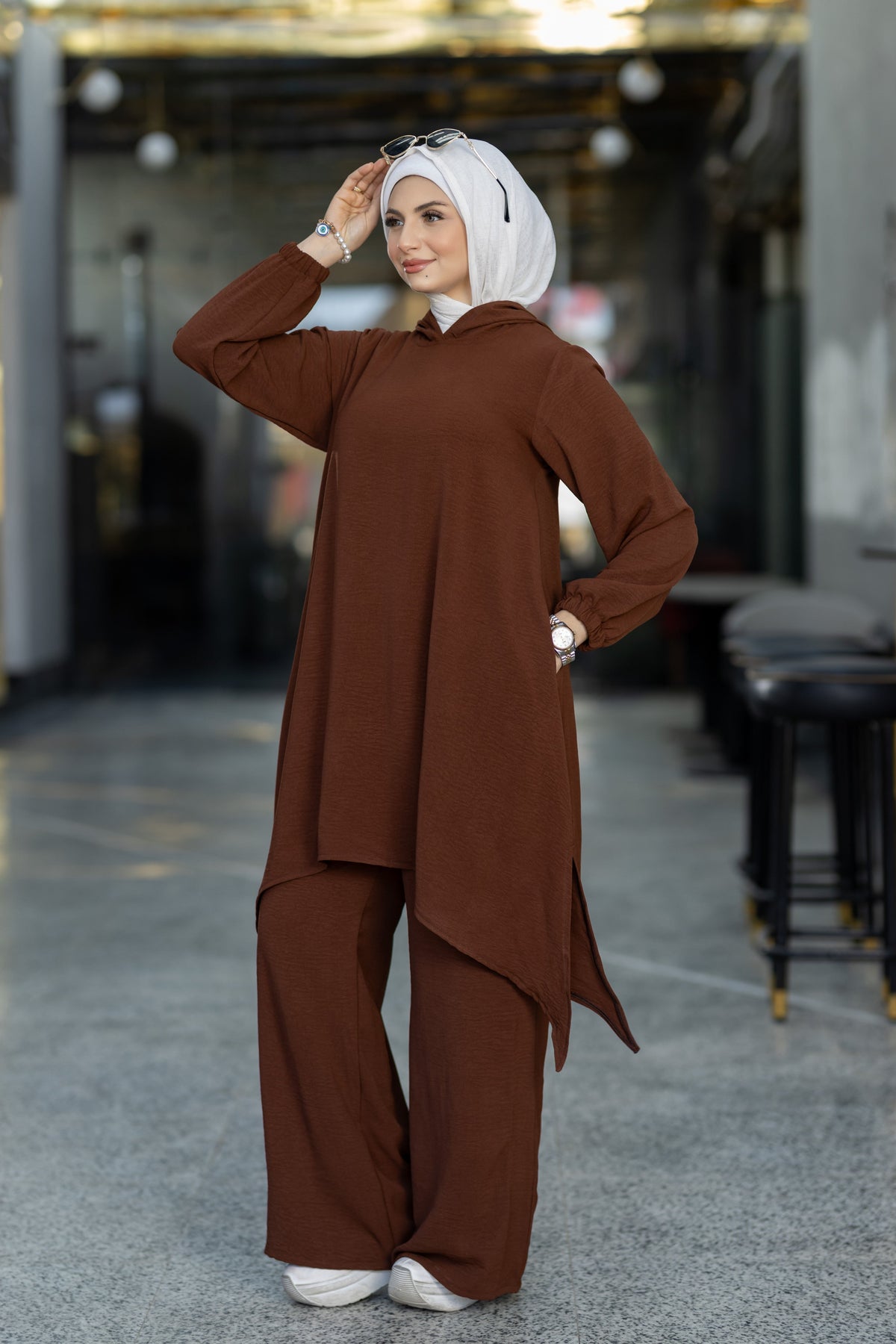 Modest suit with long top and wide pants