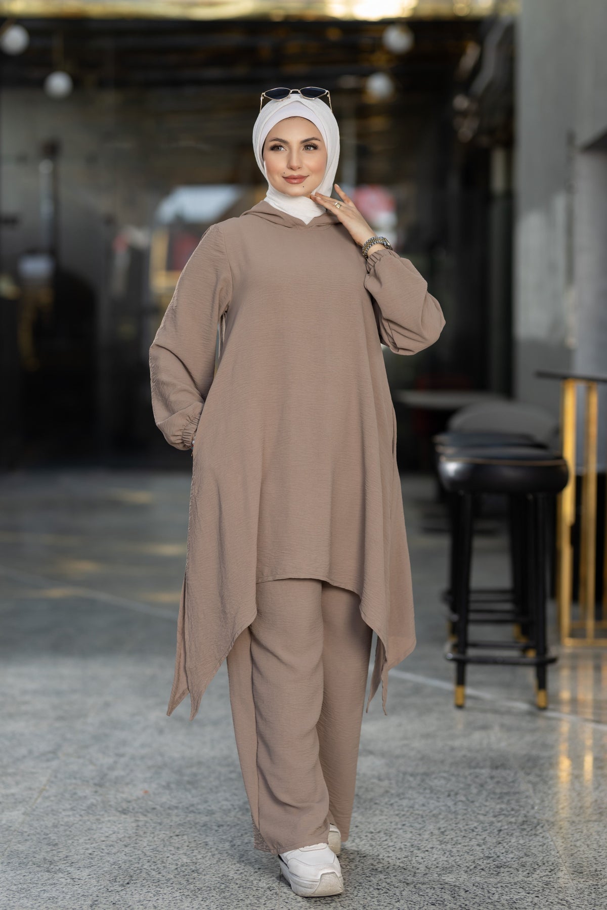 Modest suit with long top and wide pants