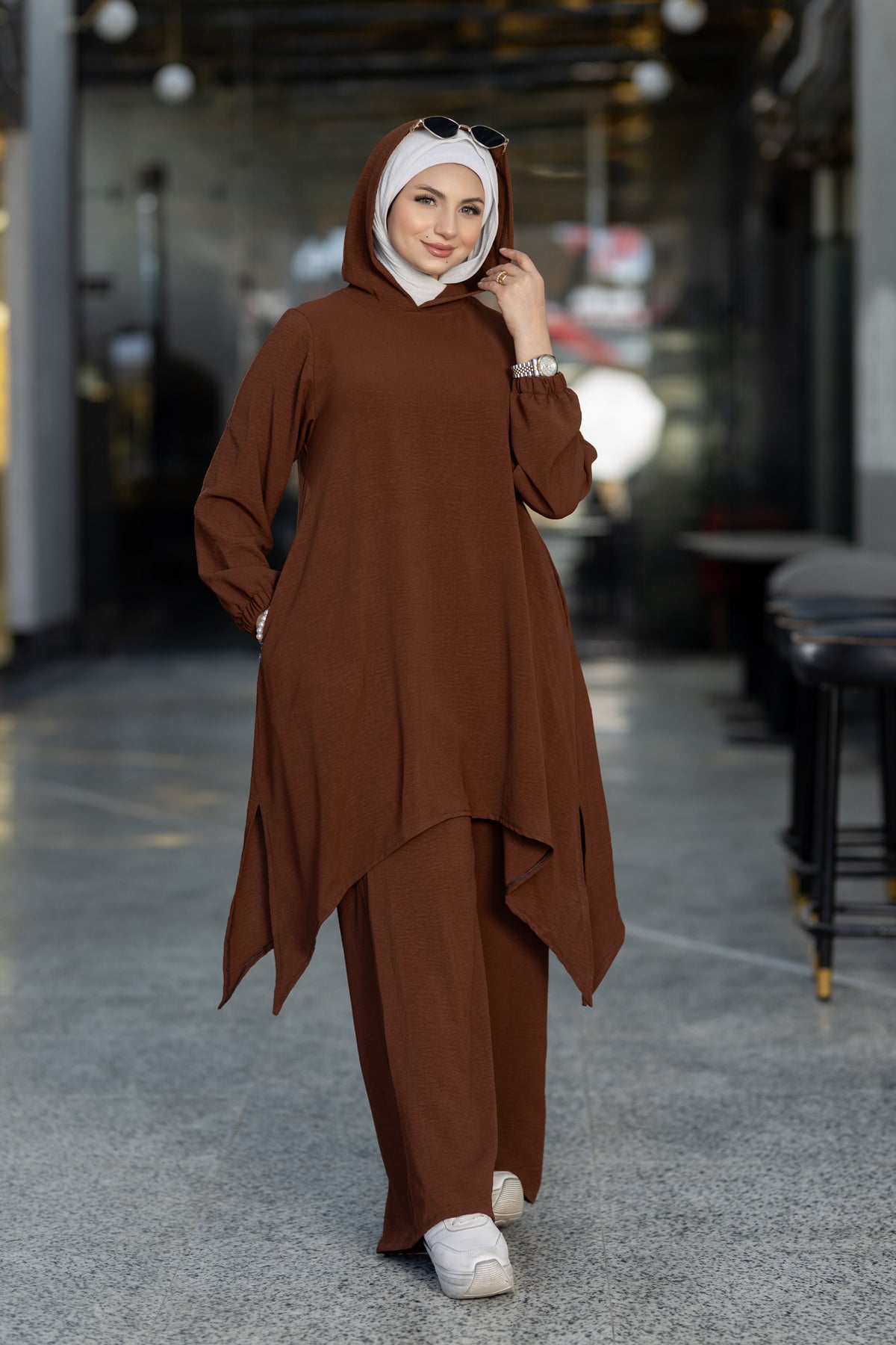 Modest suit with long top and wide pants