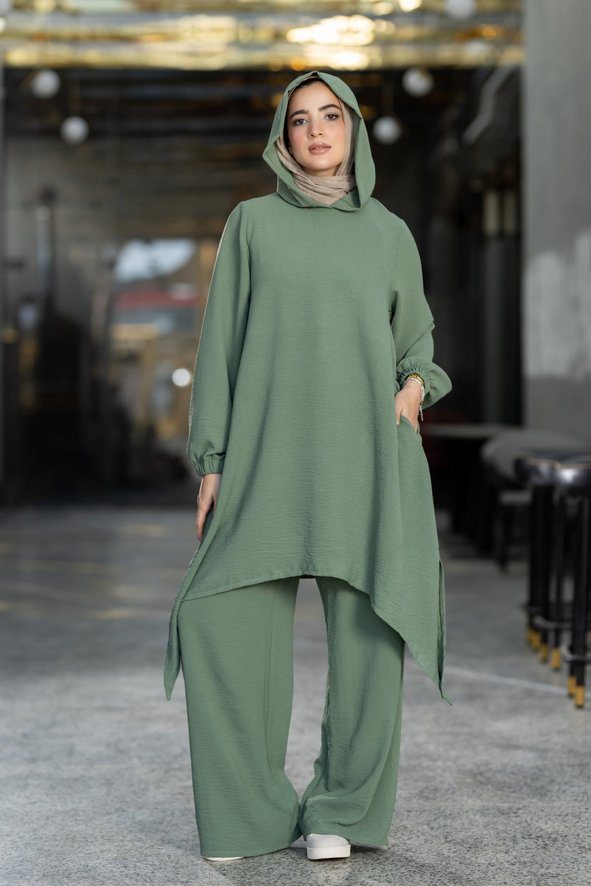 Modest suit with long top and wide pants