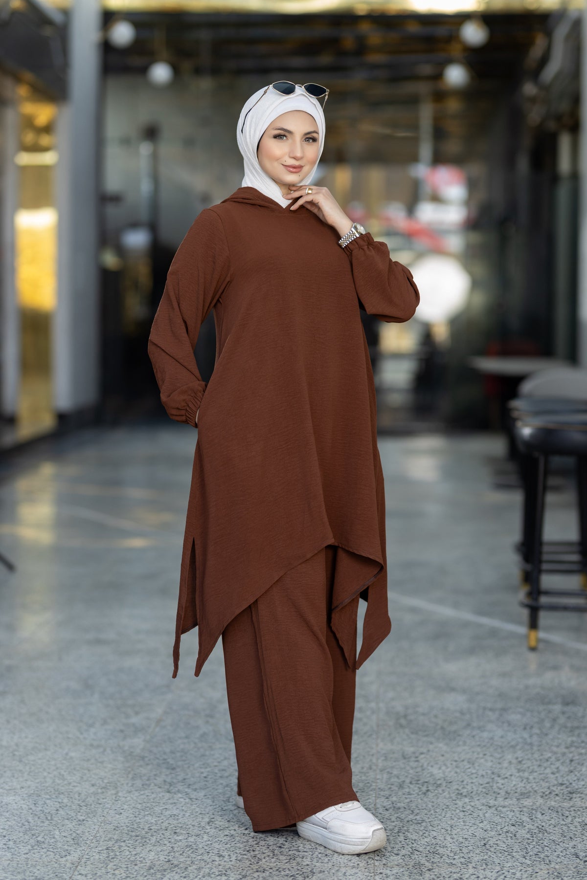 Modest suit with long top and wide pants