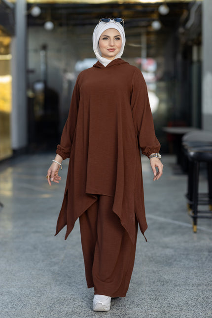 سوت موديست بتوب طويل وبنطلون واسع لون بني