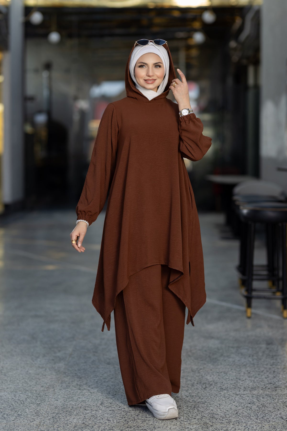 Modest suit with long top and wide pants