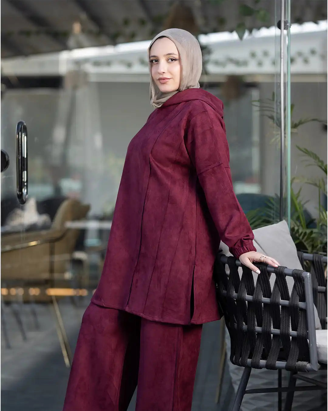 سوت أوفر سايز سويد سكوبا للمحجبات لون نبيتي – جانبي