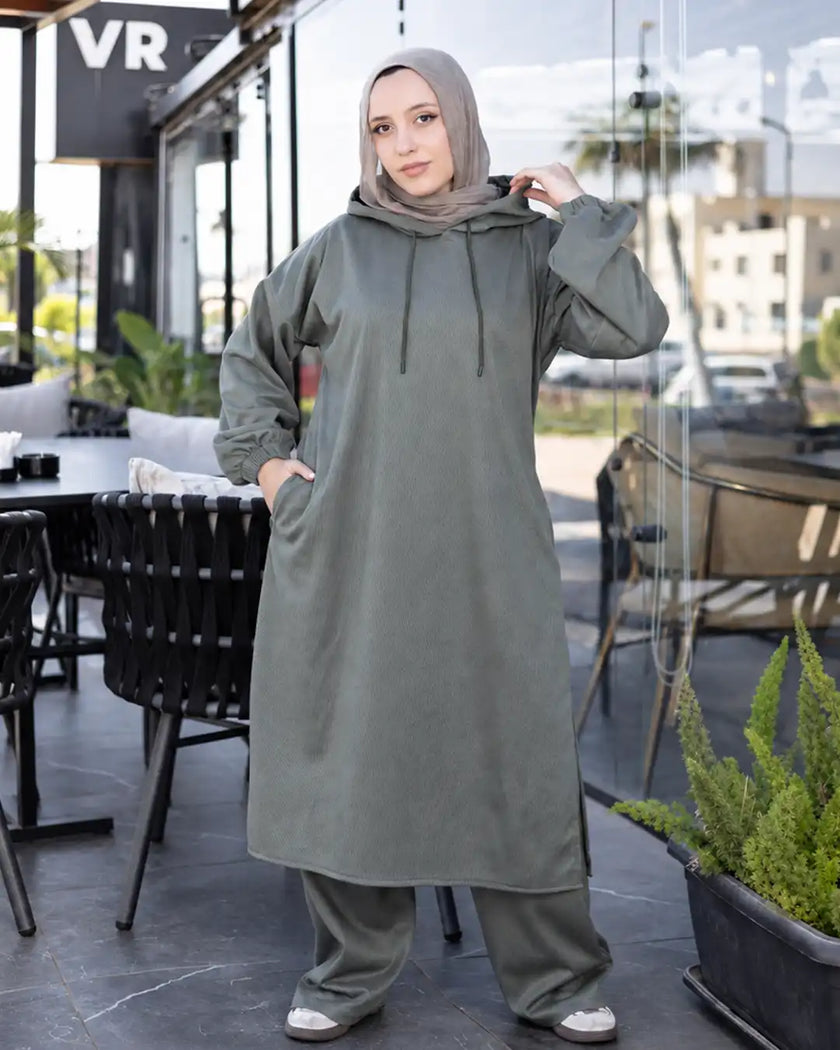 سوت سويد سكوبا مضلع للمحجبات بسويت شيرت طويل لون زيتي