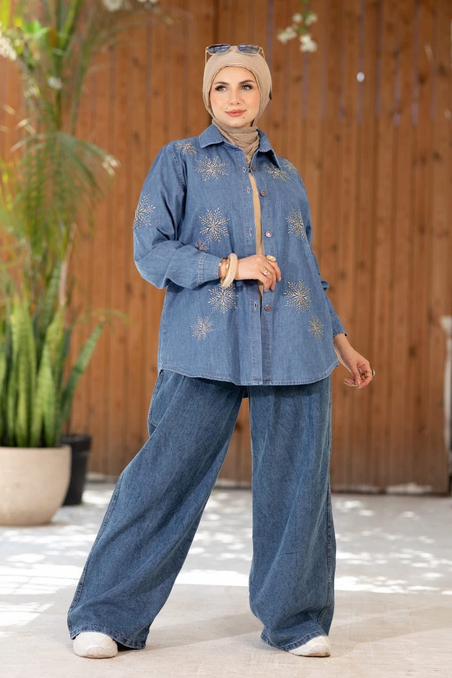 Denim shirt with delicate embroidery
