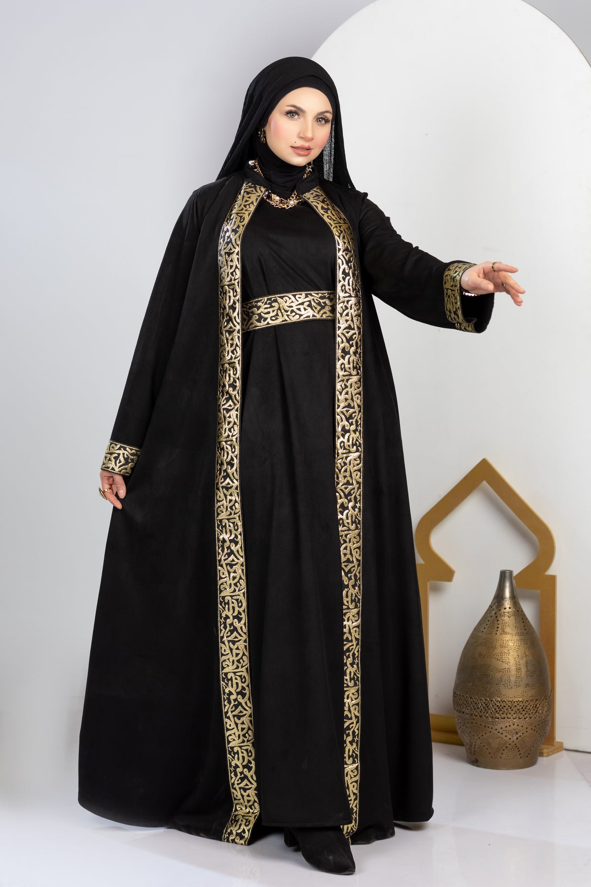 Ramadan kaftan with belt and gold embroidery