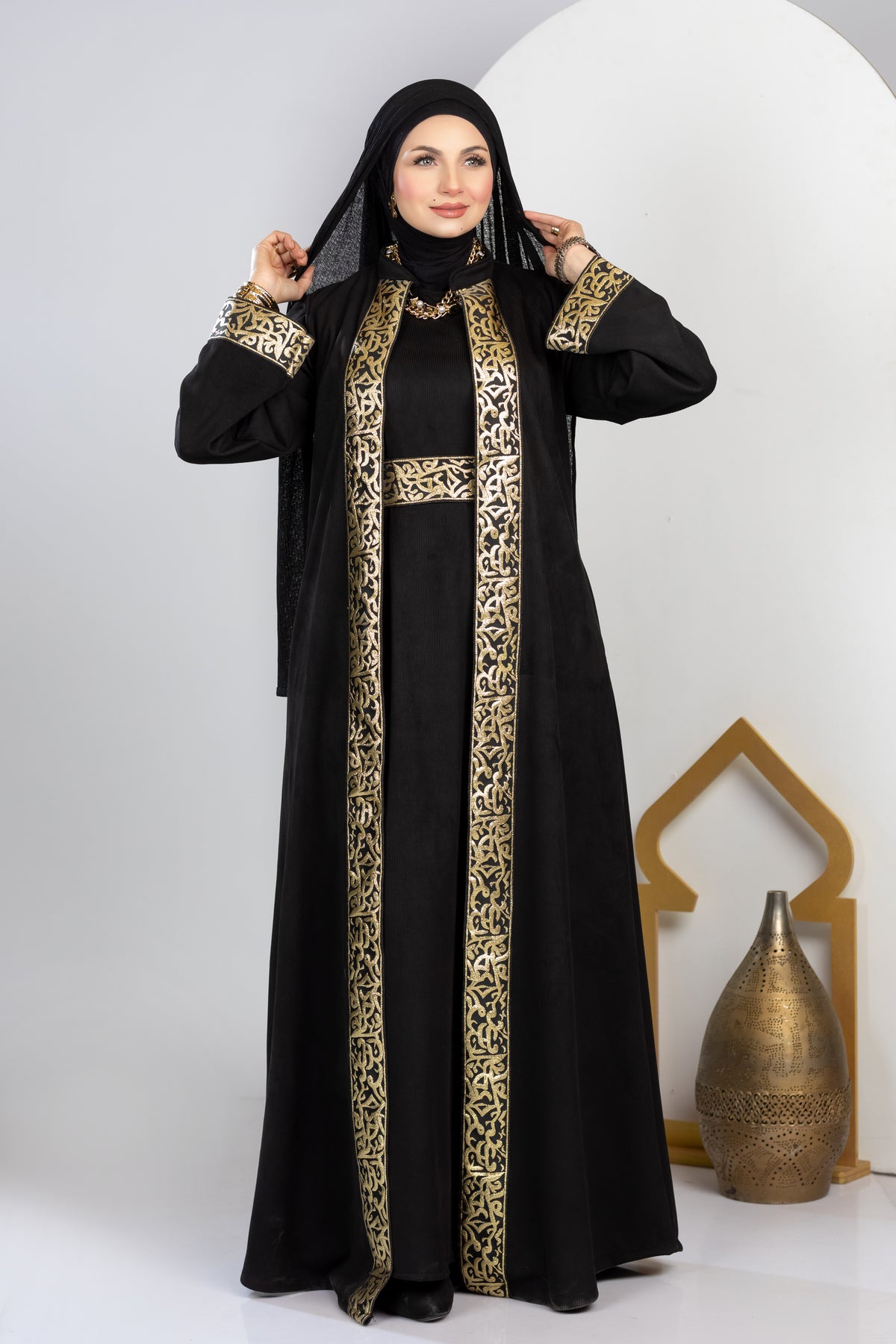 Ramadan kaftan with belt and gold embroidery