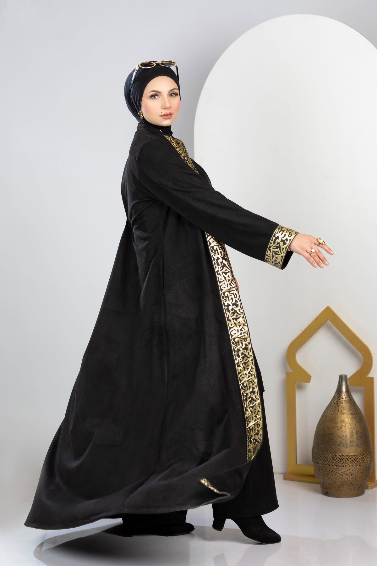 Ramadan kaftan with belt and gold embroidery