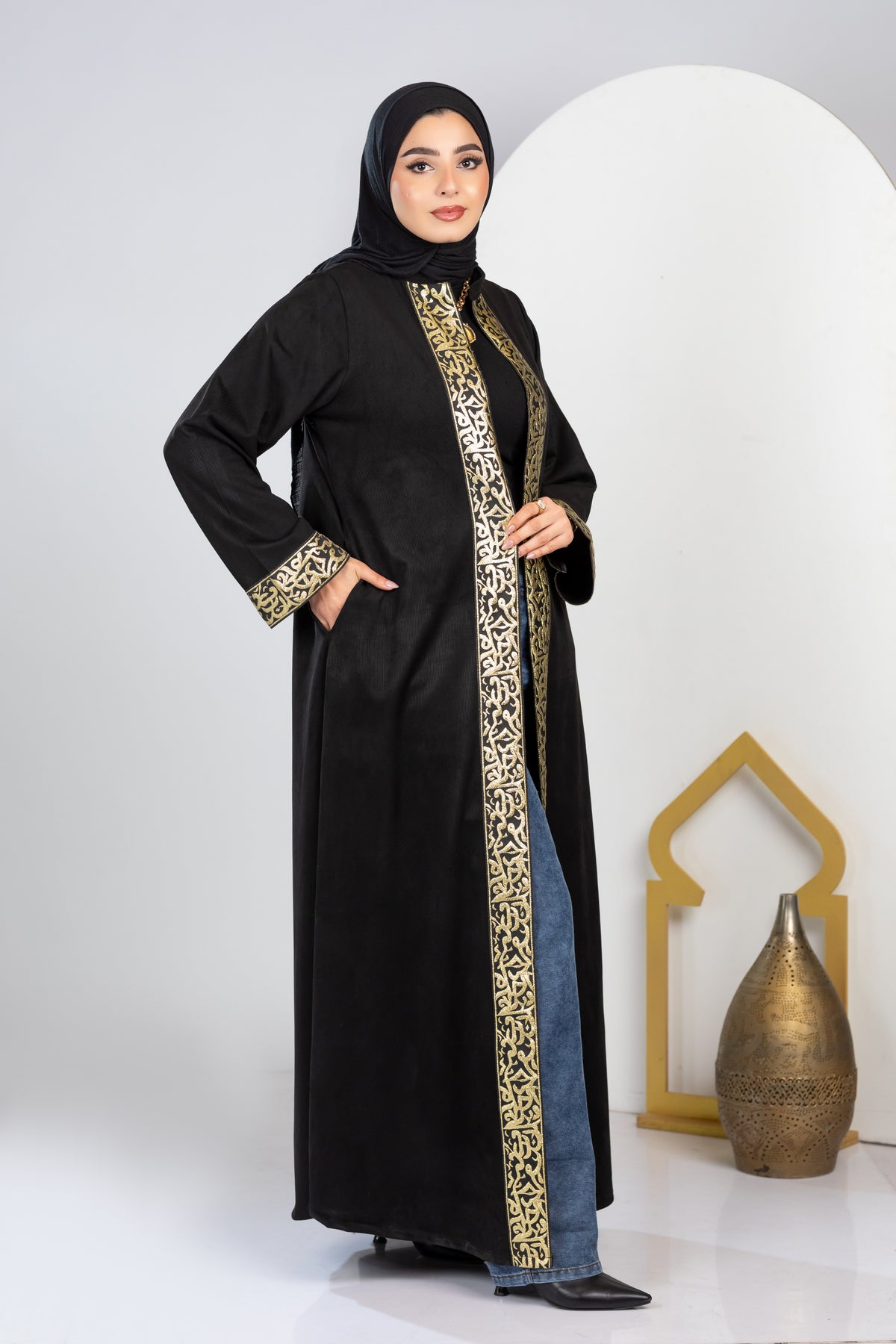 Ramadan kaftan with belt and gold embroidery