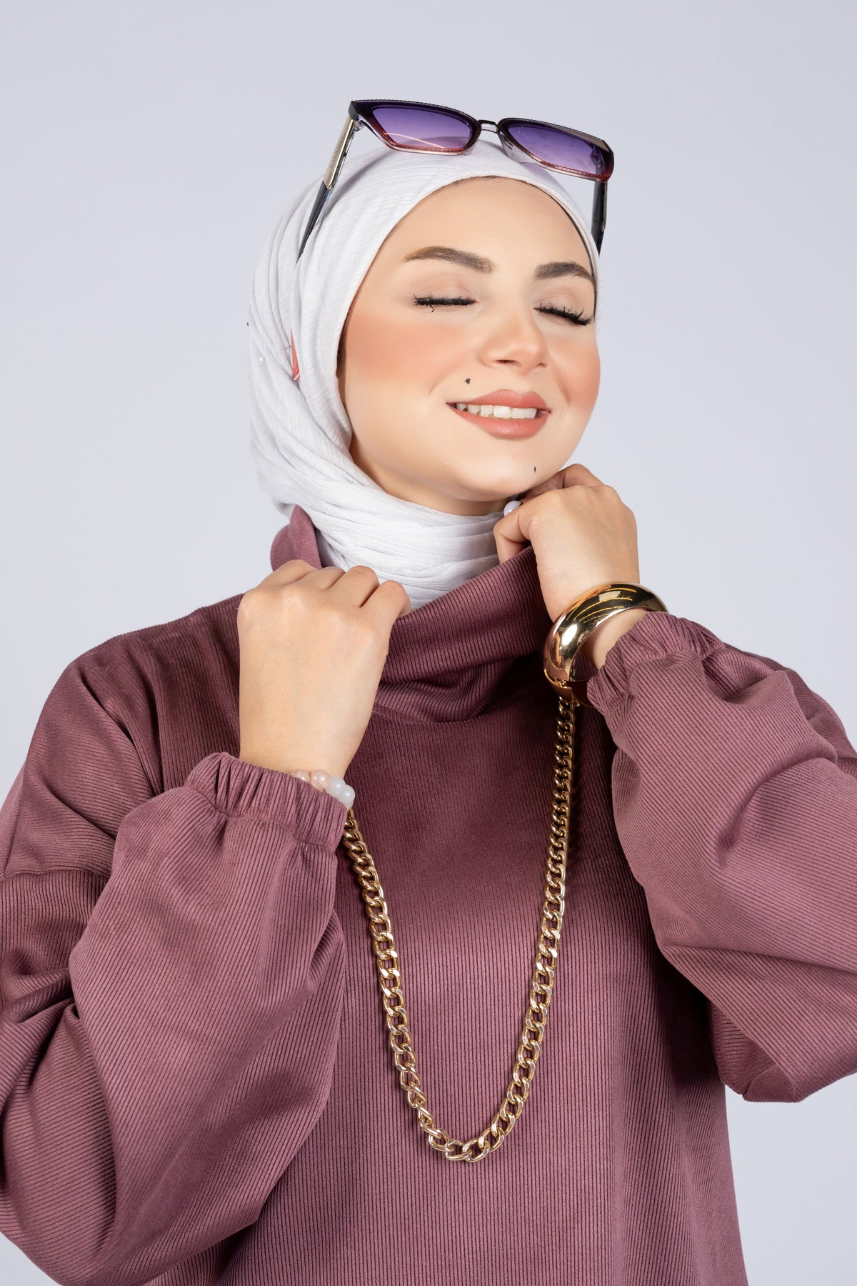 سوت بيزك موديست برقبة عالية