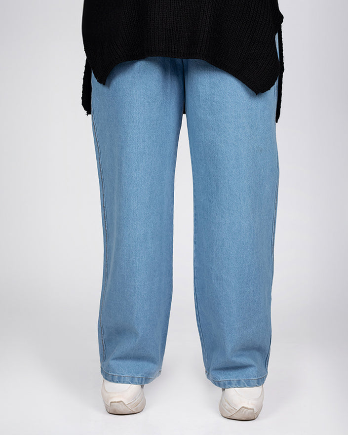 Women's wide-leg jeans in light denim
